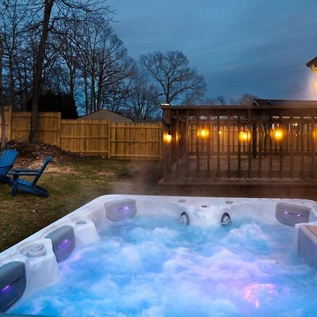 New! Updated Mystic Home W/ Sauna, Hot Tub & Deck Dış mekan fotoğraf