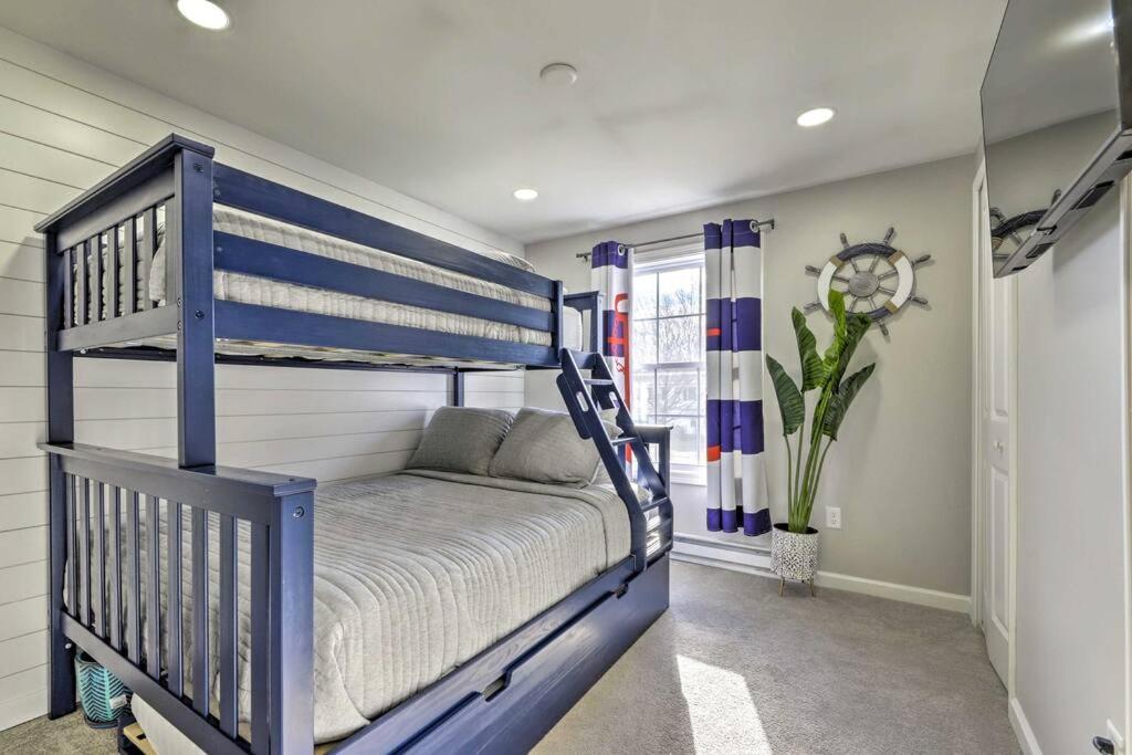 New! Updated Mystic Home W/ Sauna, Hot Tub & Deck Dış mekan fotoğraf