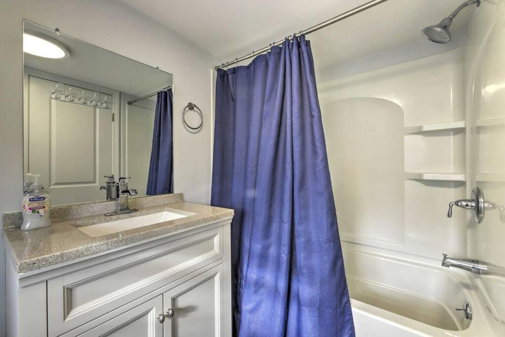 New! Updated Mystic Home W/ Sauna, Hot Tub & Deck Dış mekan fotoğraf