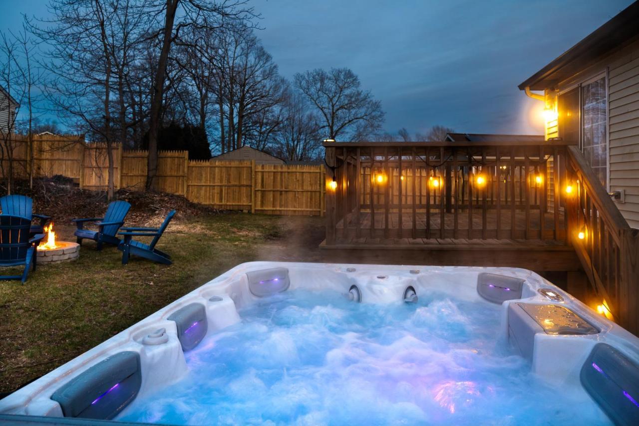 New! Updated Mystic Home W/ Sauna, Hot Tub & Deck Dış mekan fotoğraf