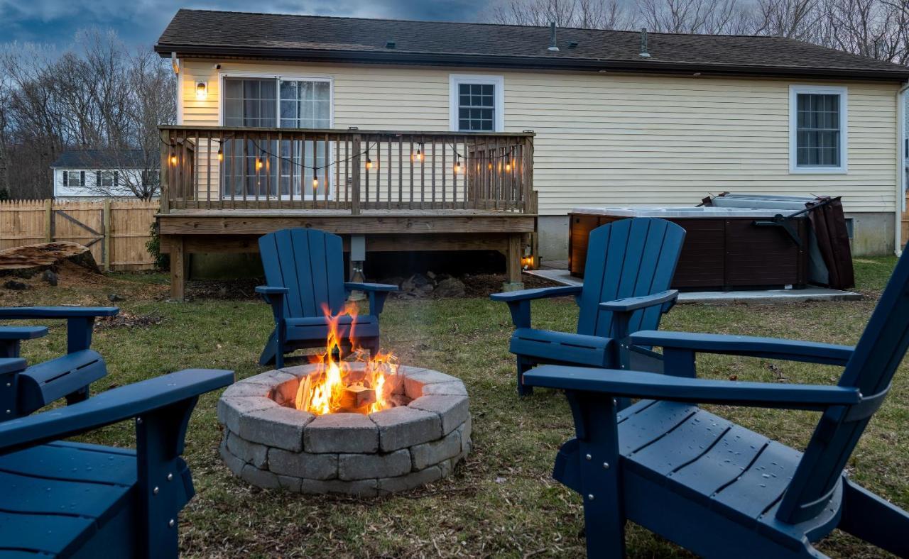 New! Updated Mystic Home W/ Sauna, Hot Tub & Deck Dış mekan fotoğraf