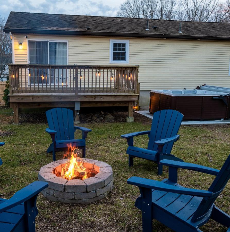 New! Updated Mystic Home W/ Sauna, Hot Tub & Deck Dış mekan fotoğraf